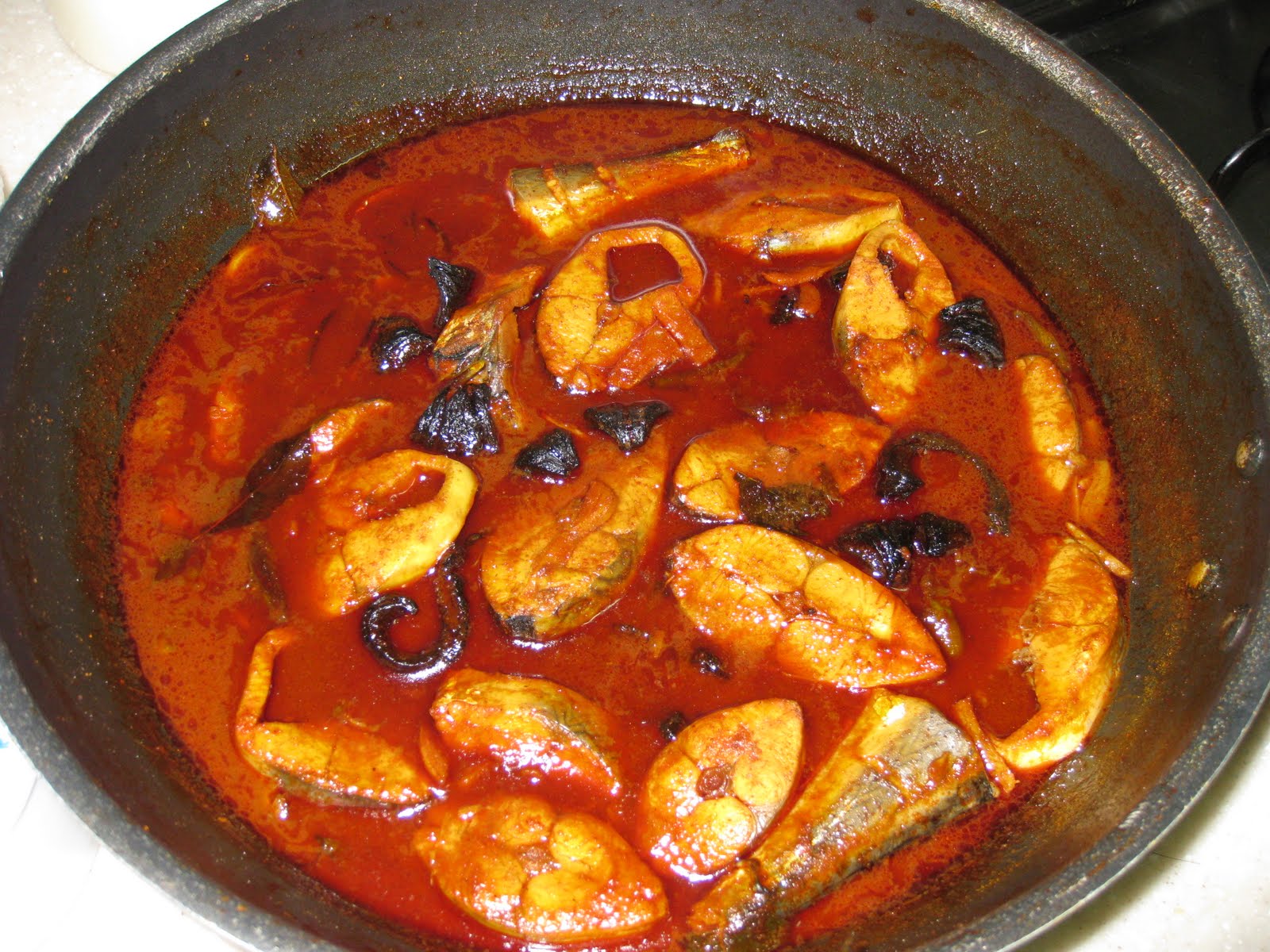 Mouth Watering Yummy Recipes: kerala fish curry