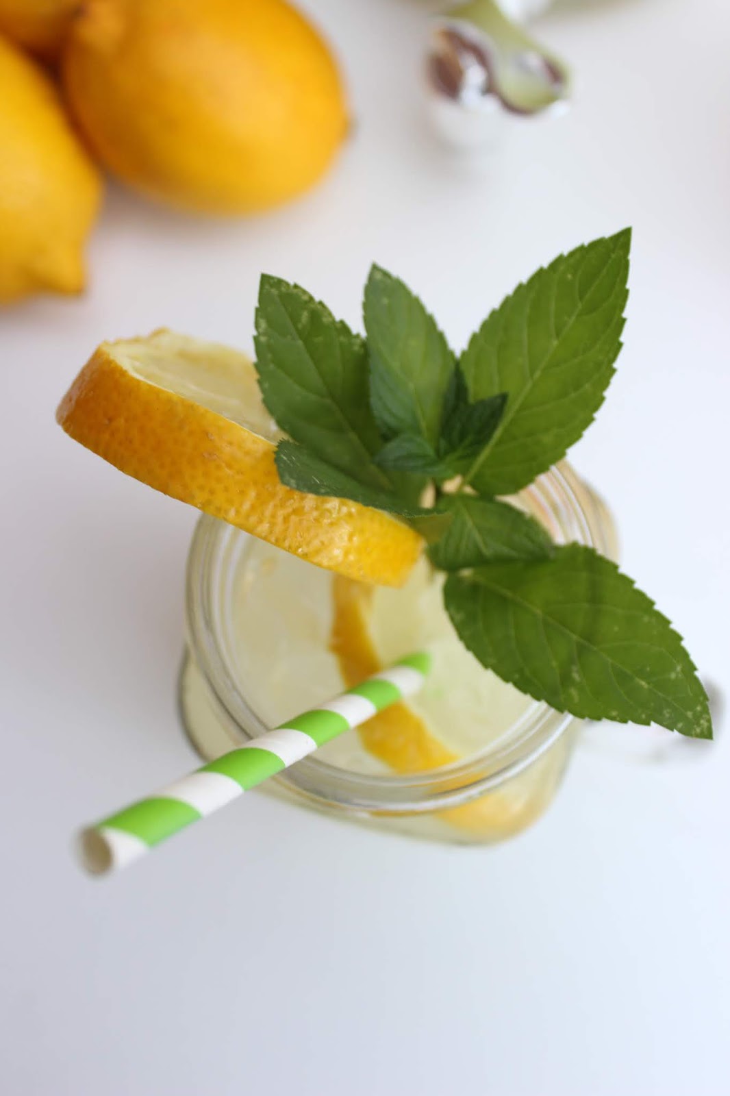 Hausgemachte Limonade (Zitrone, Orange oder Grapefruit)