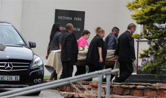 oscar pistorous girlfriend buried