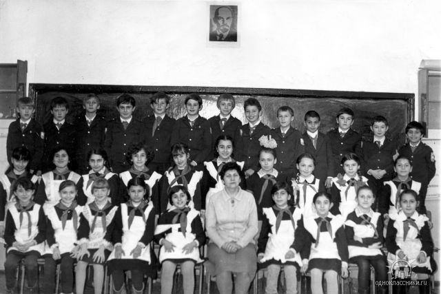 Школа 26 брянск. Выпуск 2012. Одноклассники школа 26. 1972 год школа. Новоуткинск школа 26 выпускники.