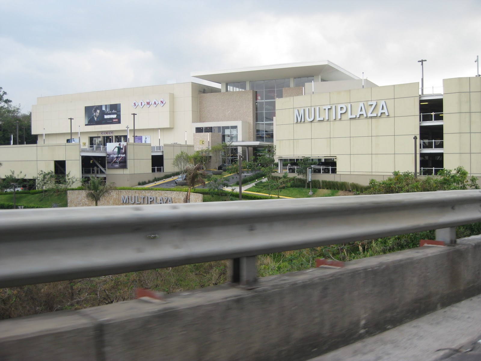 Costa Rica Blogging Multiplaza Escazu An Upscale AmericanStyle Mall