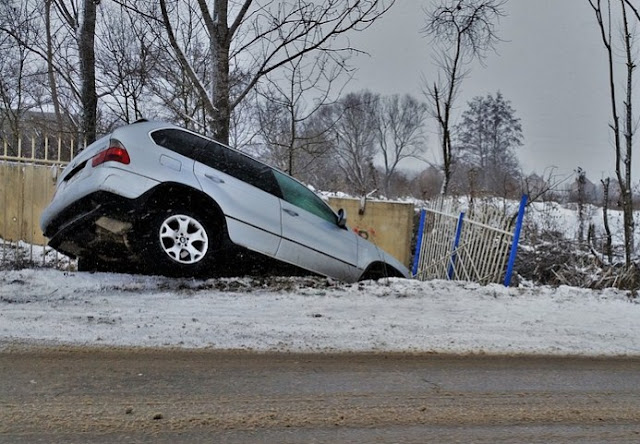 car accident car-accident-on-the-road
