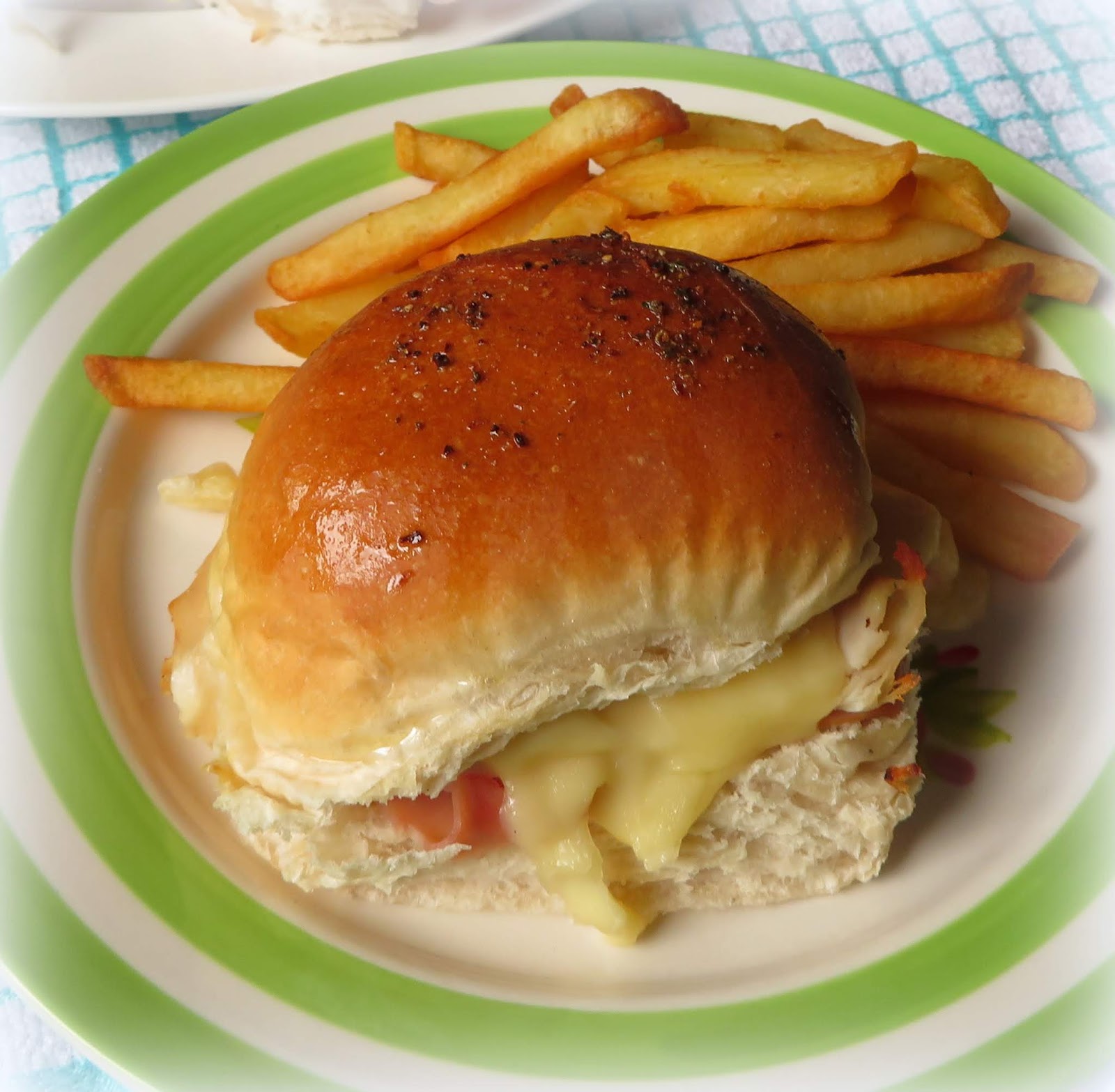 Chicken Cordon Bleu Sliders | The English Kitchen