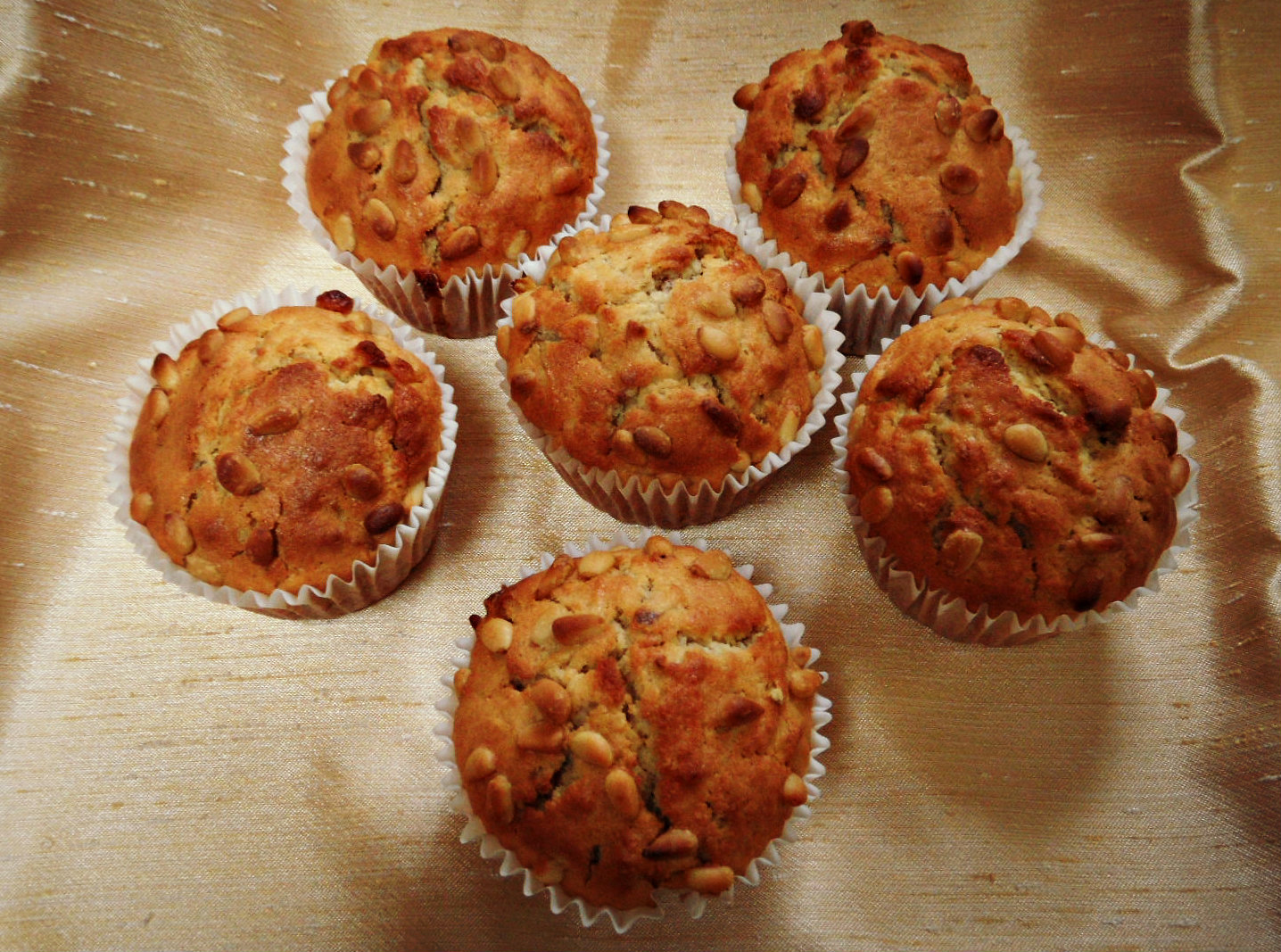 Chez Maximka Apple and pine nuts cupcakes