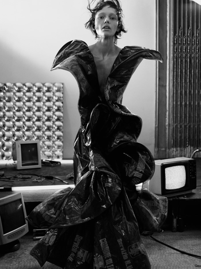 Fashiontography: Sasha Pivovarova by Craig McDean | Into the Darkness