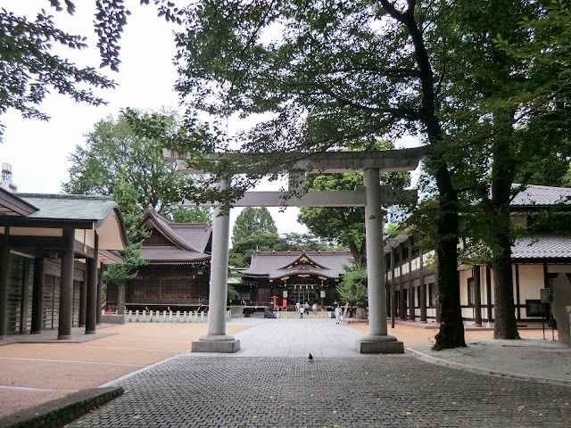 熊野神社,鳥居,拝殿,新宿〈著作権フリー無料画像〉Free Stock Photos