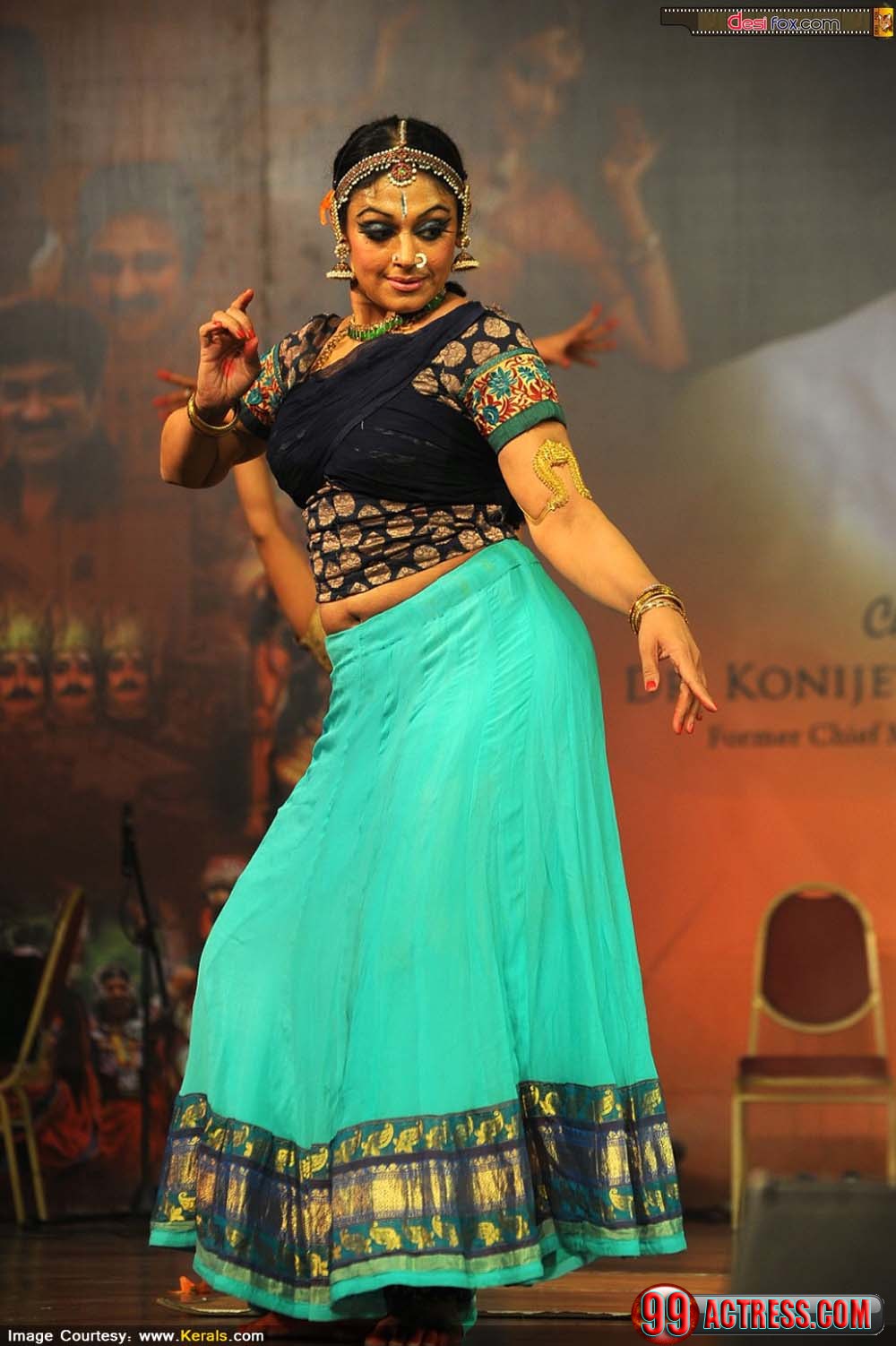 Shobana Hot Cleavage and Navel