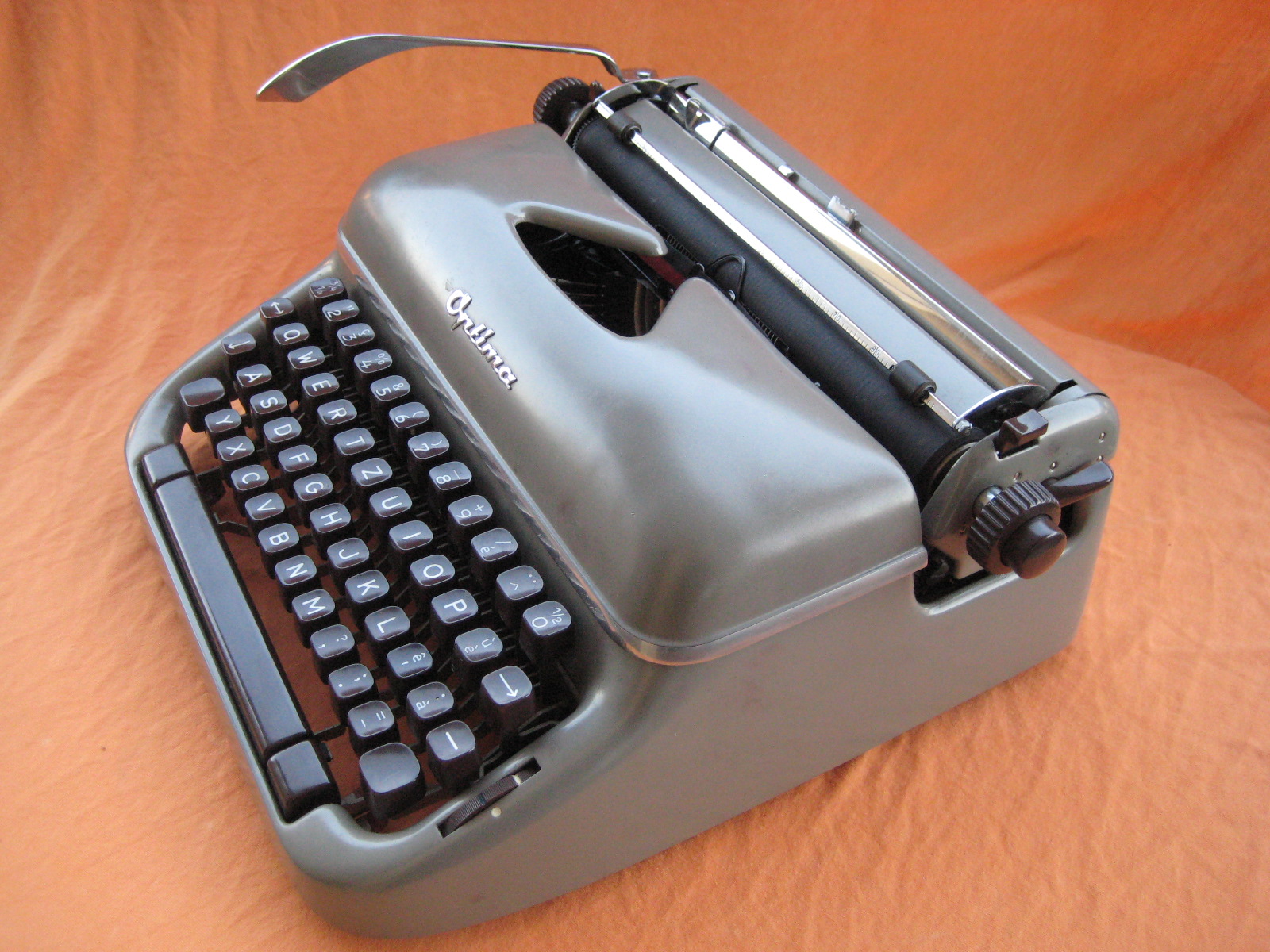 Retro Tech Geneva: Optima Elite Typewriter (1950s), Elite Imperial Typeface