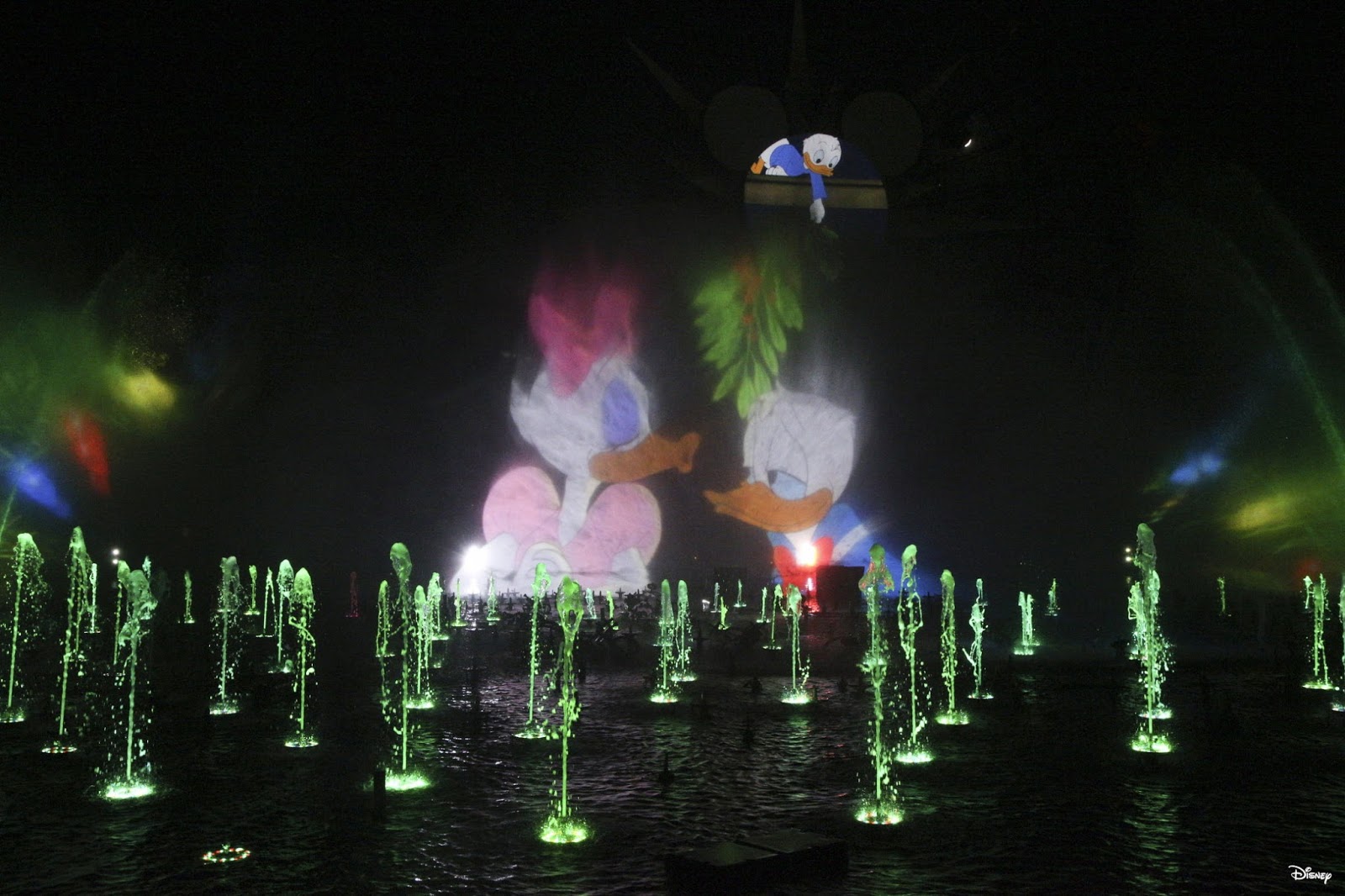 「World of Color — Season of Light」正式上演！ Disney Magical Kingdom Blog