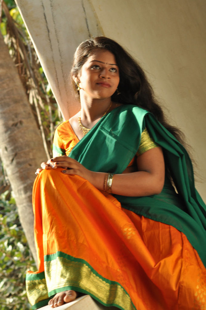 the gossip For You: Selathu ponnu Tamil Unknow Tamil Actress Hot Deep ...