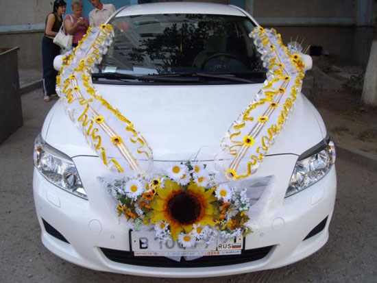 Wedding Car Decoration With Flowers Wedding Car Decoration With Flowers