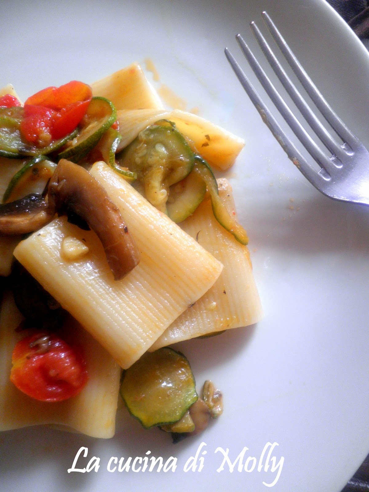 La cucina di Molly: MEZZE MANICHE CON ZUCCHINE, FUNGHI E ZAFFERANO