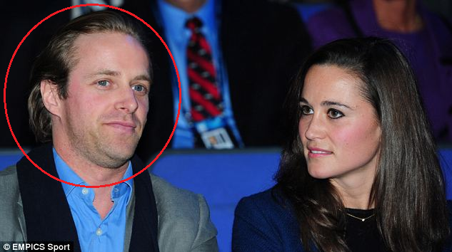 Pippa Middleton con Tom Kingston - Noviembre 27, 2012 Pippa Middleton y Tom Kingston observó al suizo Roger Federer jugando contra el francés Wilfred Tsonga, en la final del ATP Él es Tom Kingston, "ex- novio de Natalie Hicks-Loebbecke la ex del príncipe Guillermo. Robusto graduado en Bristol Tom, de 34 años, ahora trabaja en el banco privado Schroders.