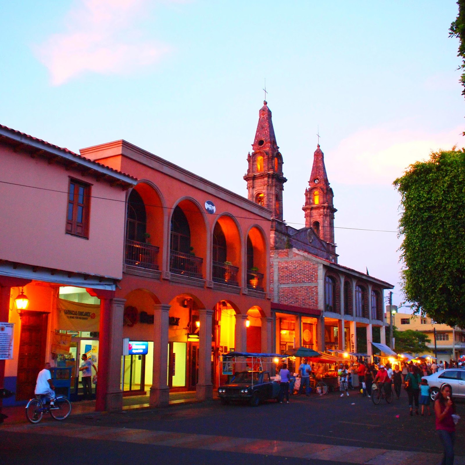 Jaime Ramos Méndez Portales y torres de la parroquia de La Asunción en