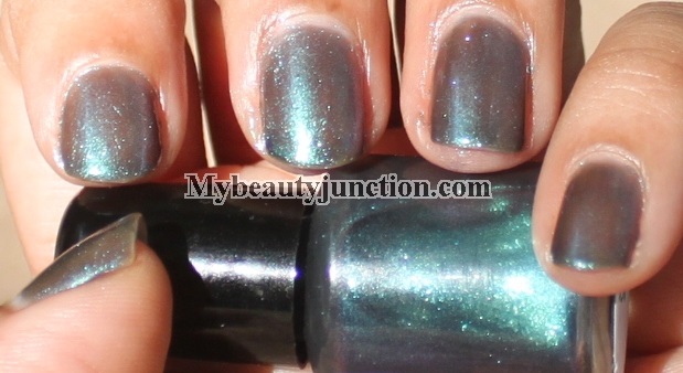 Carpe Noctem Cosmetics Reflect by Samhain nail polish swatches and review
