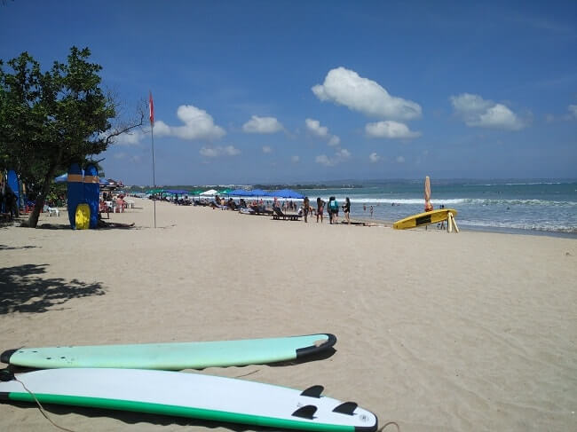  Pantai Kuta Bali Bukan Sekadar Bikini dan Turis Seksi