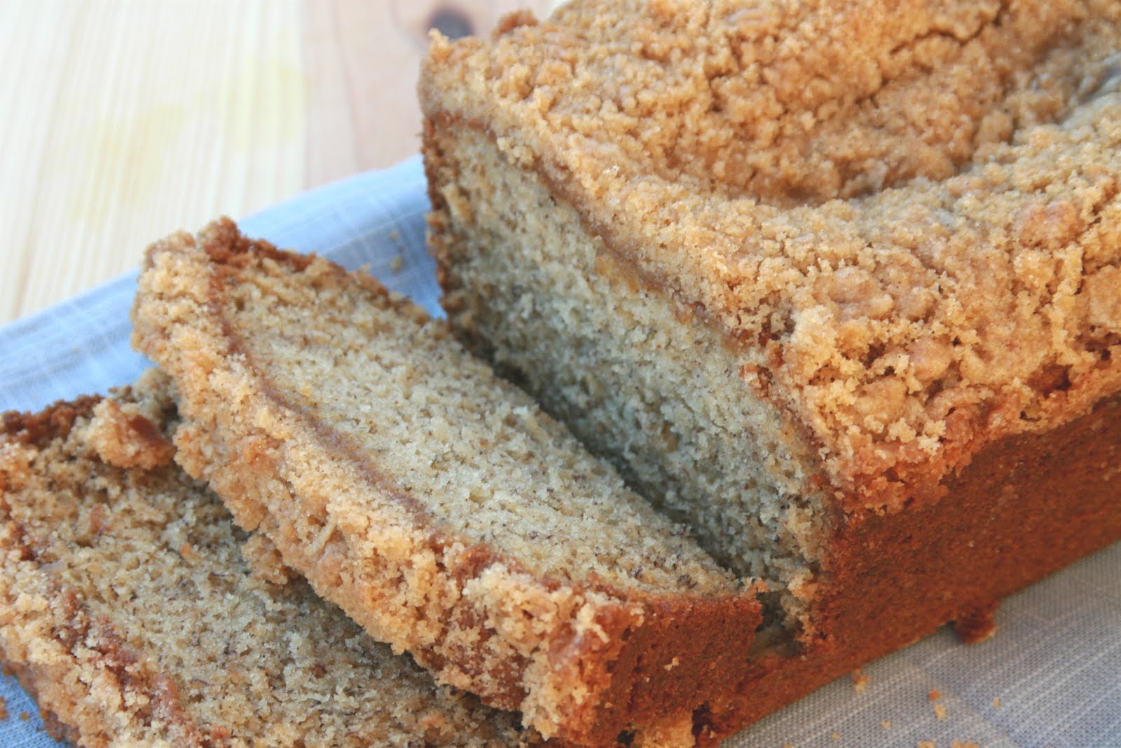 Cook Bake & Decorate Banana Bread with a Streusel Topping