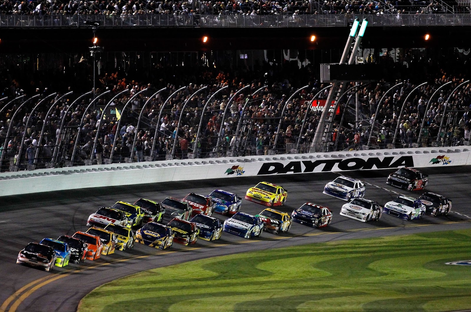 NASCAR Race Mom Drafting at Daytona