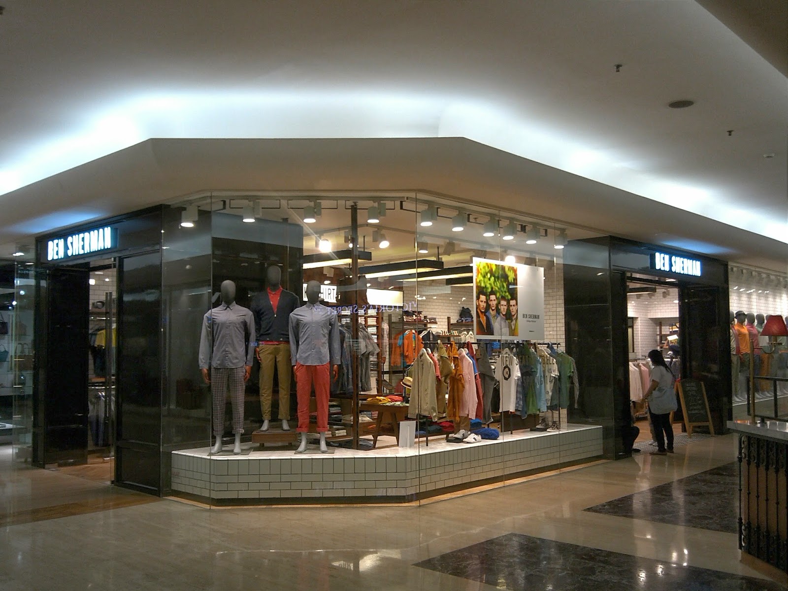 Louis Vuitton Pacific Place Jakarta - Exterior Retail Photo - Bernardo  Pictura