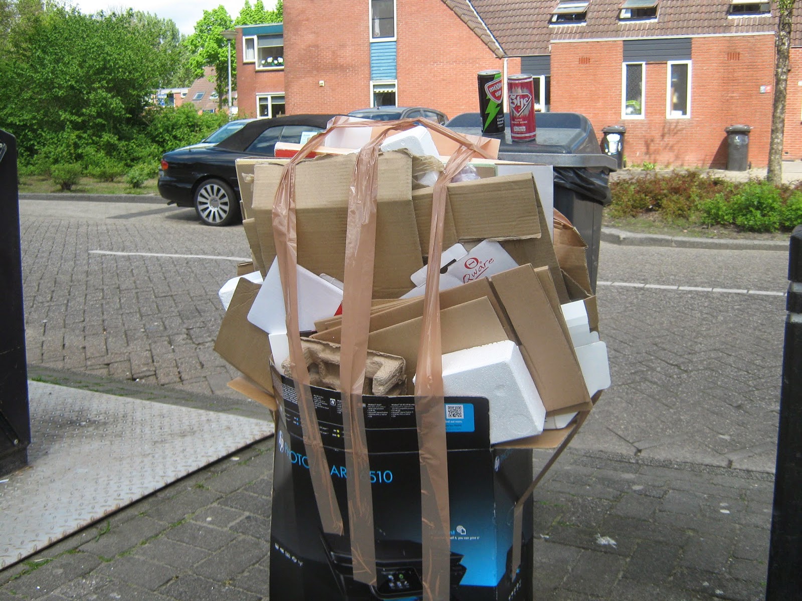 BEIJUMNIEUWS NETJES BIJ DE PAPIERCONTAINER