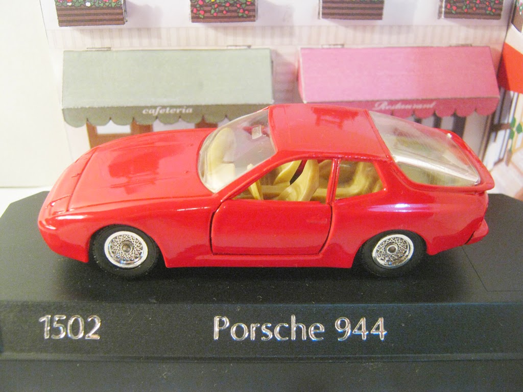  Escala%2B1-43%2BPorsche%2B944%2BCoup%C3%A9%2B00