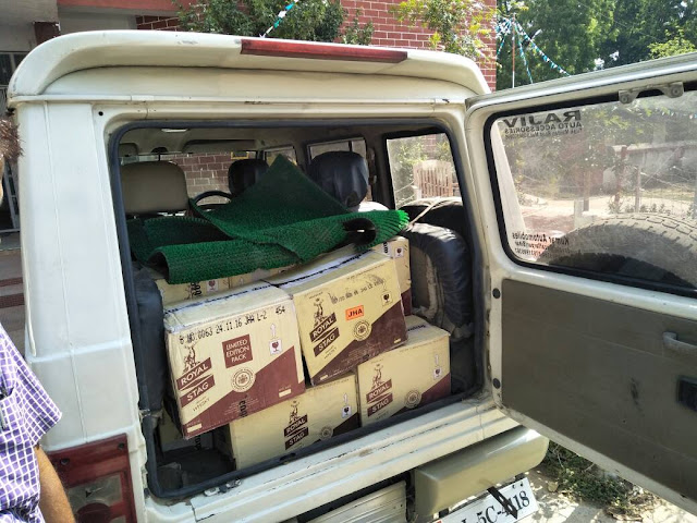 बांका शहर के विजयनगर चौक से 24 पेटी शराब समेत बोलेरो जब्त, दो गिरफ्तार