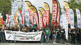 Miles de empleados de CatalunyaCaixa se manifiestan en contra del ERE