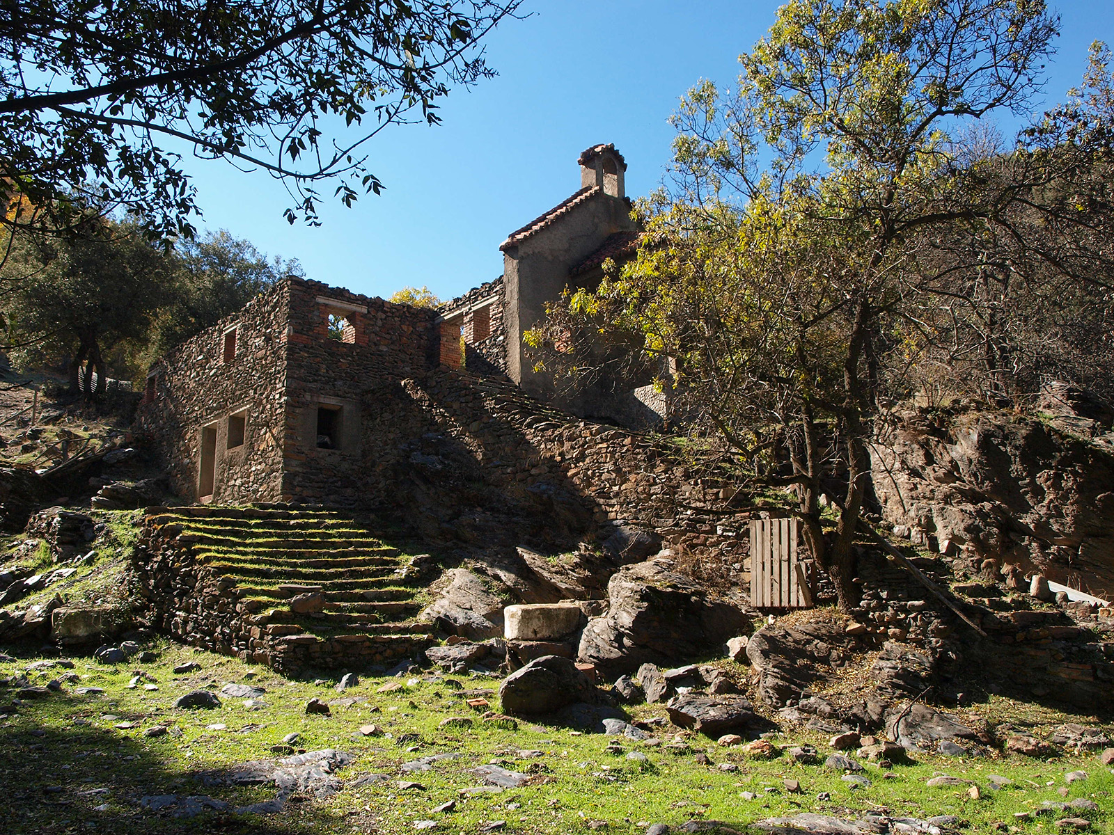 Caminando por Sierras y Calles de Andalucía El Bosque encantado (Lugros Sierra Nevada Granada)