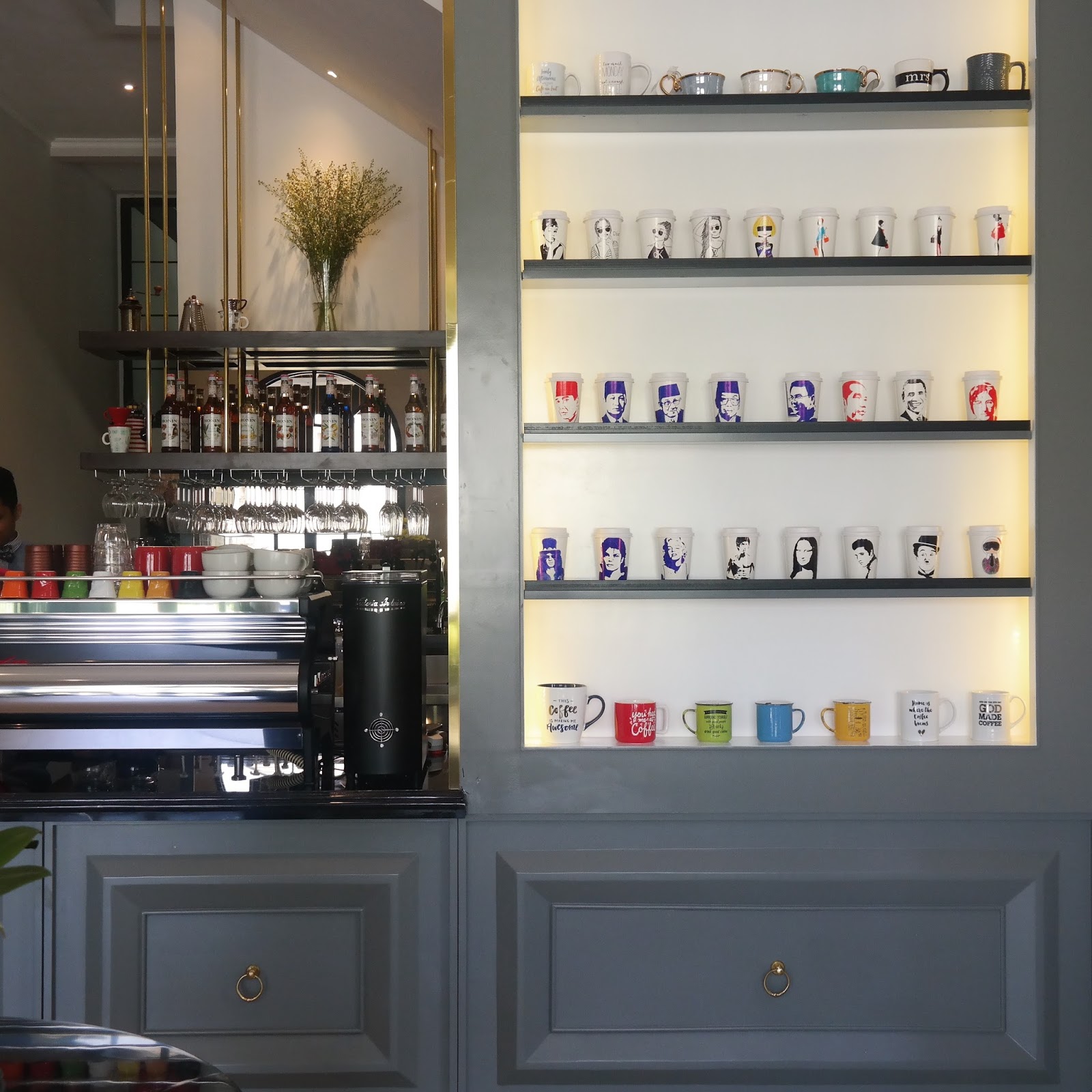 Tummy Prosperity Red Door Koffie House Dining In The Wonderland