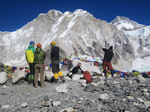 Everest trekking