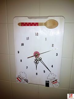 como hacer un reloj en una tabla de cortar