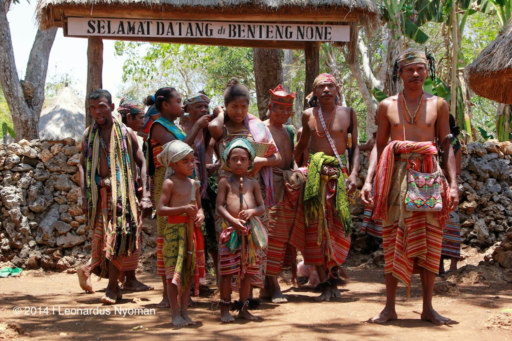 Discovering Indonesia beyond Bali; Komodo,Flores,Sumba Discovering Indonesia beyond Bali; Komodo,Flores,Sumba