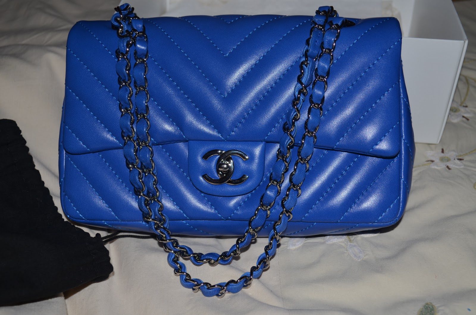 ADDICTED FASHIONISTA: Authentic Electric Blue Chanel Bag For SALE !