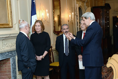 John Kerry with Israeli and Arab negotiators