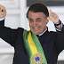 Bolsonaro assina decreto que fixa salário mínimo em R$ 998 em 2019.