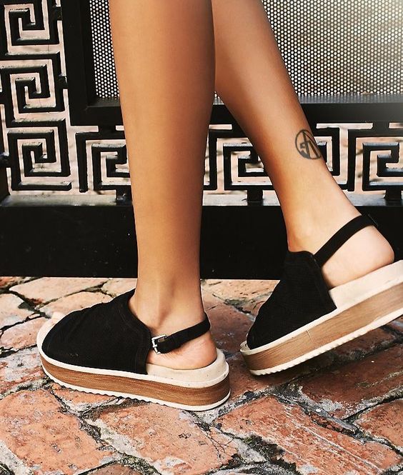 Wear the Flat Platform Sandal Trend! Miss Rich