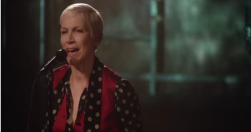 annie-lennox-i-put-spell-on-you