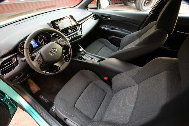 2018 Toyota CH-R front interior 