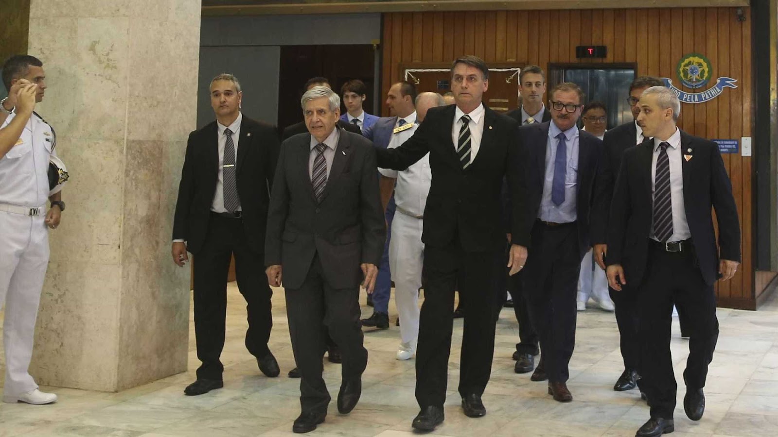 Bolsonaro se reúne hoje com Temer e ministros de tribunais superiores