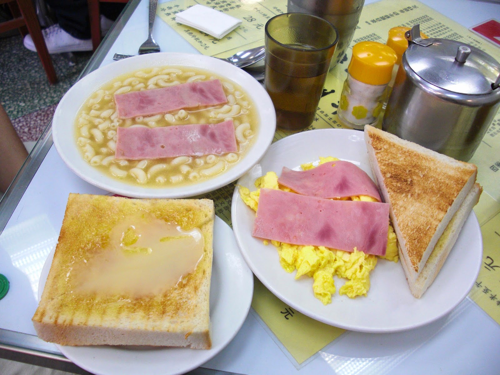 Hong Kong Eats & Iconic Foods / LUCY LOVES TO EAT