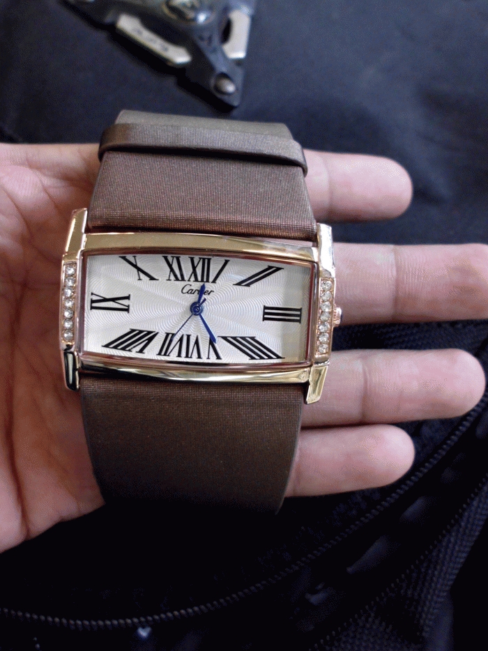Distributor Jam Tangan Murah Cartier Kotak Kulit Coklat Terbaru