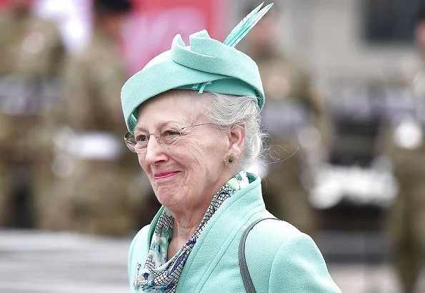 Queen arrived at Nyborg Harbour and was welcomed by Mayor Kenneth Muhs of Nyborg. Royal summer tour on the Dannebrog