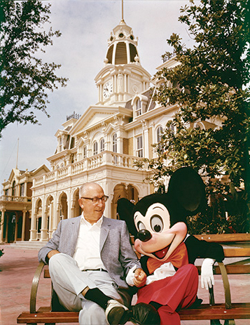 Roy%2Band%2BMickey%2Bsitting%2Bon%2Ba%2Bbench%2Bin%2Bthe%2BMagic%2BKingdom%2B-%2B1971.jpg