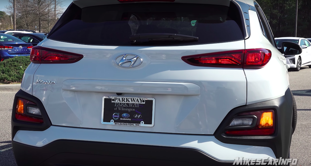 Thông Số Kỹ Thuật Xe Hyundai KONA 3 phiên bản số tự động: tiêu chuẩn 2.0AT, đặc biệt 2.0AT, turbo 1.6AT. - Kona Màu Trắng tại Việt Nam Thông Số Kỹ Thuật Xe Hyundai KONA 3 phiên bản số tự động: tiêu chuẩn 2.0AT, đặc biệt 2.0AT, turbo 1.6AT. - Kona Màu Trắng tại Việt Nam