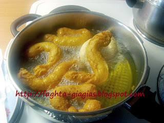 Τα φαγητά της γιαγιάς - Τηγανίδες αλμυρές ή γλυκές (τα ελληνικά ντόνατς)