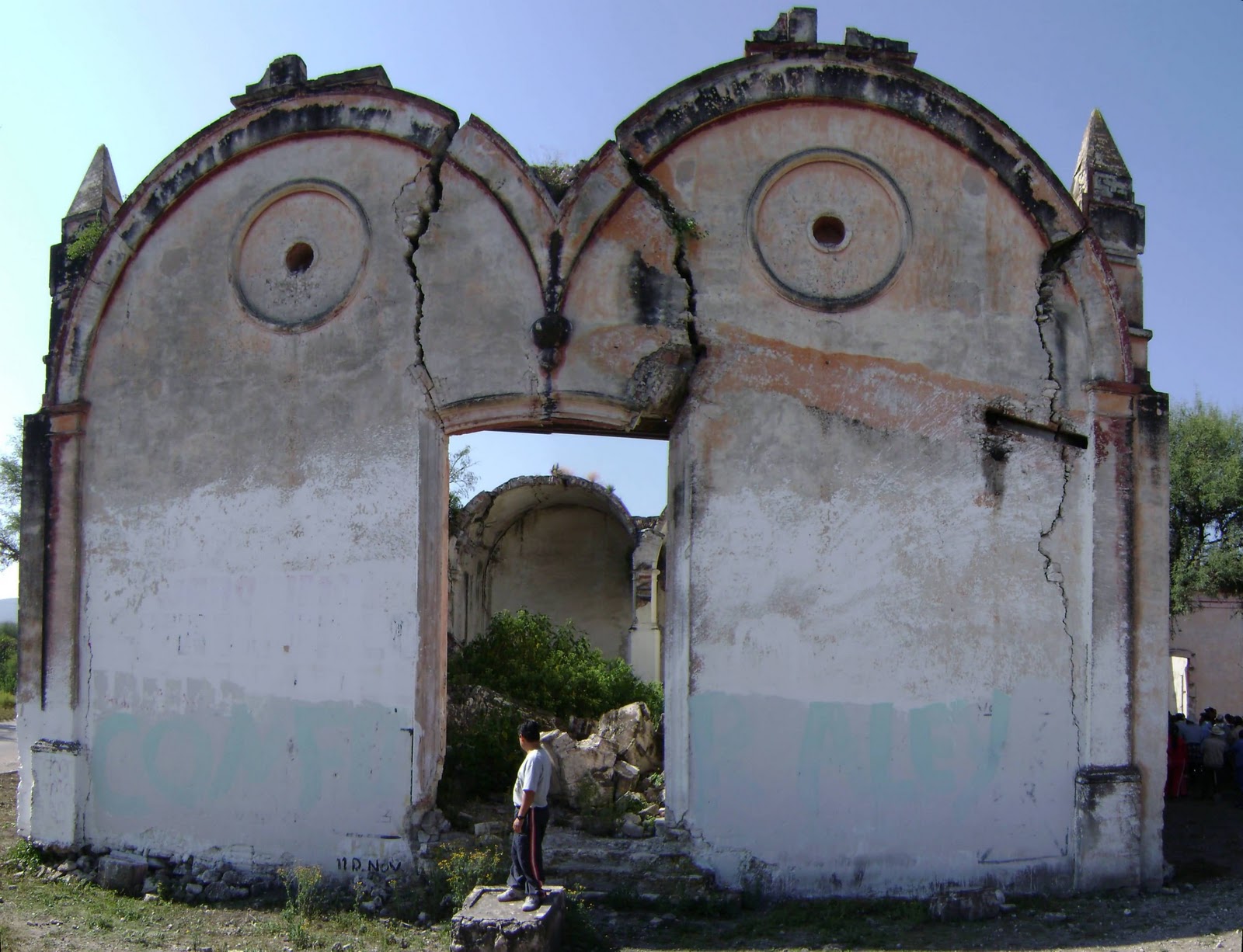 EXCURSIONES DIVERSAS HACIENDA ABANDONADA EN TLACOTEPEC