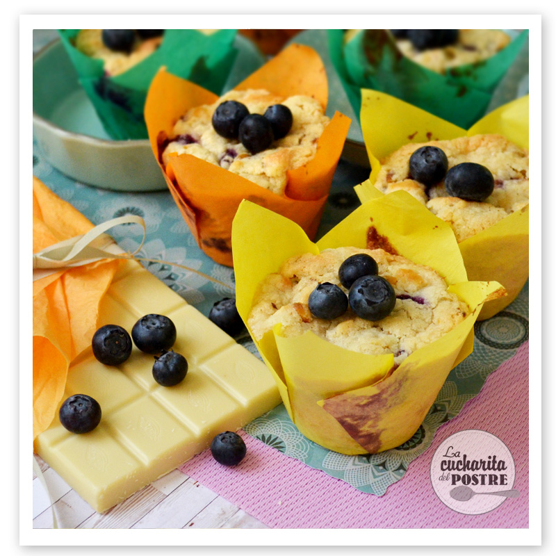 LA CUCHARITA DEL POSTRE MUFFINS DE CHOCOLATE BLANCO Y ARÁNDANOS / BLUEBERRY AND WHITE CHOCOLATE