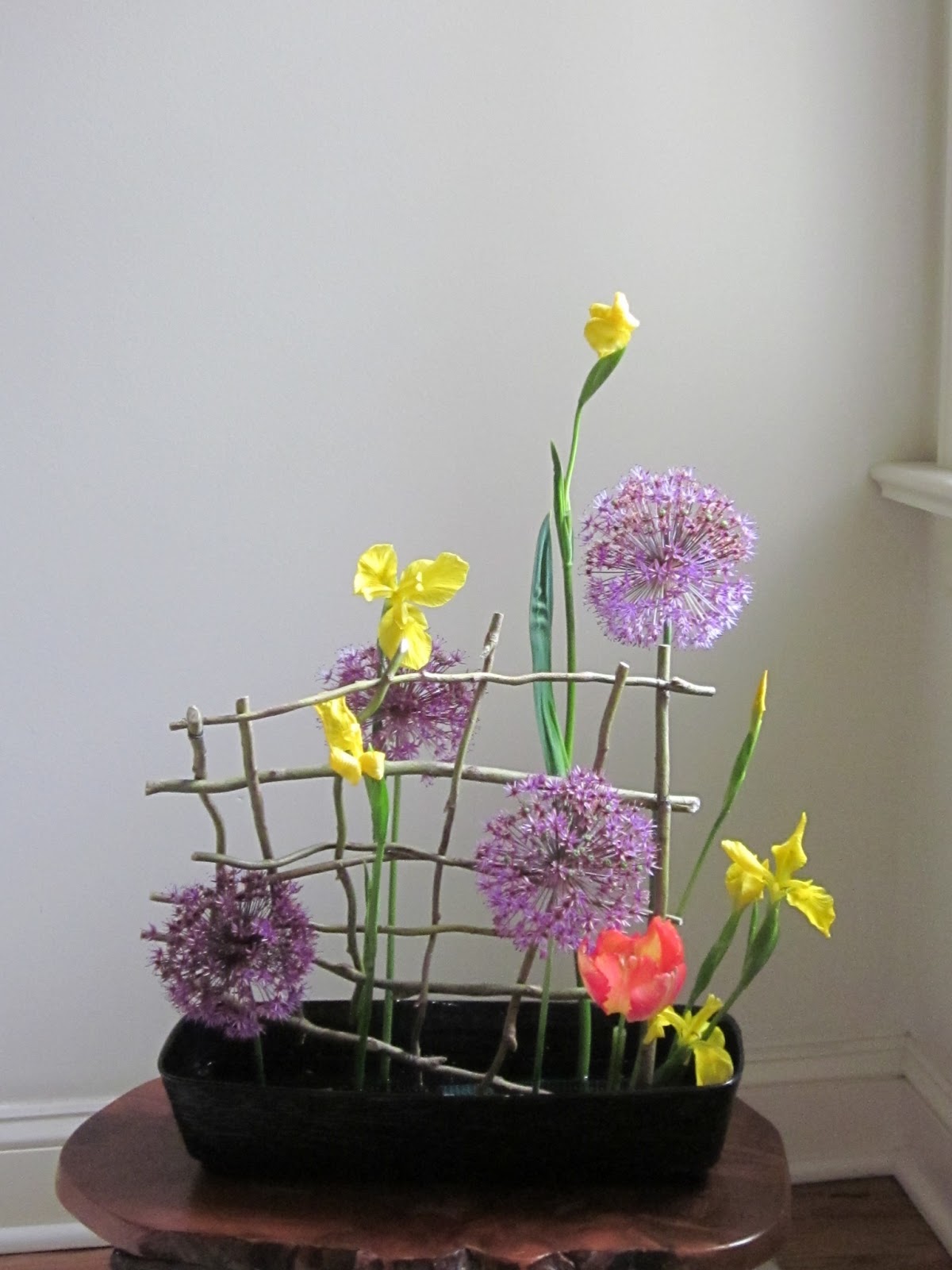 Orchids and Ikebana Ikebana with Allium (2)