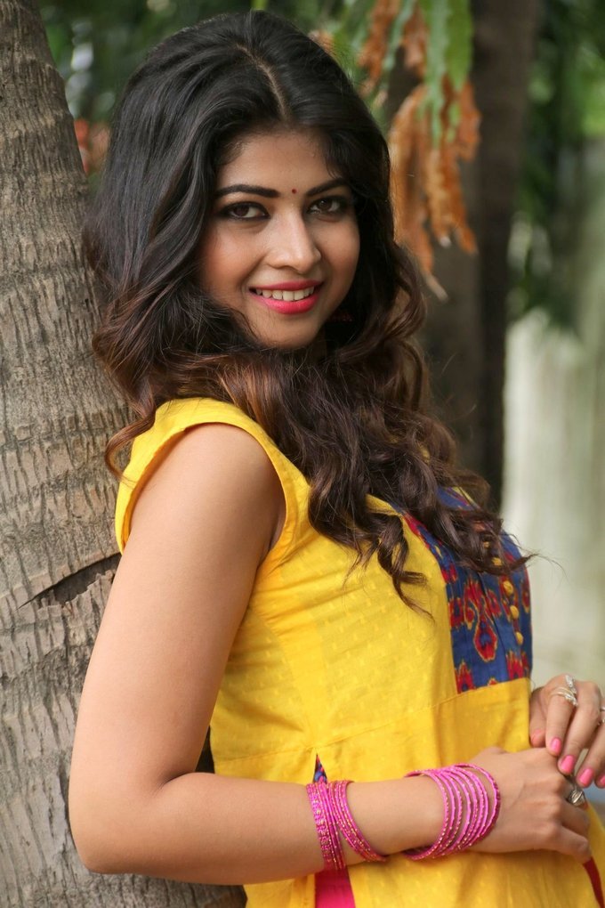 Srijitaa Ghosh Stills In Yellow Dress At Koothan Tamil Movie Shooting Spot