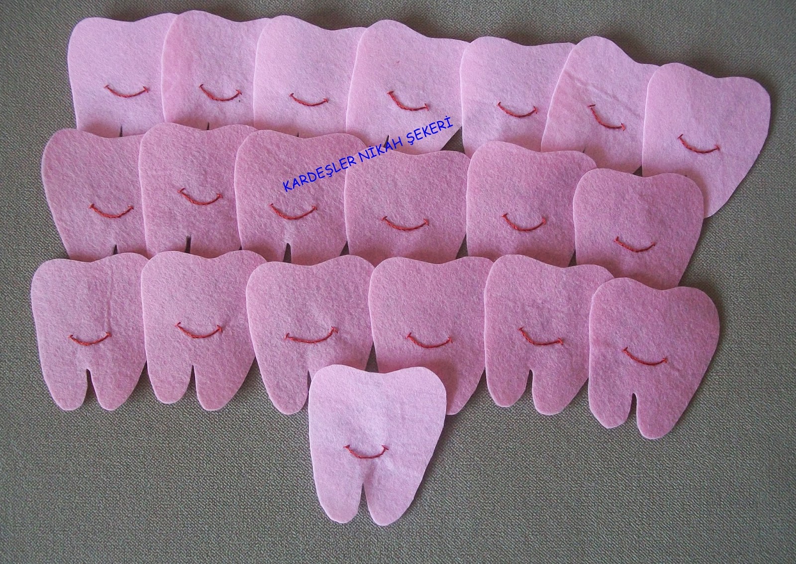 Kardeşler nikah Şekeri. Ben bugün!